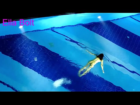 ❤️ म हेर्न रोक्न सक्दिन, जवान गोरा ELLA BOLT रिसोर्ट पूलमा नग्न पौडी खेल्दै समातियो ☑  अश्लील ne.hentaivost.ru मा  ❌